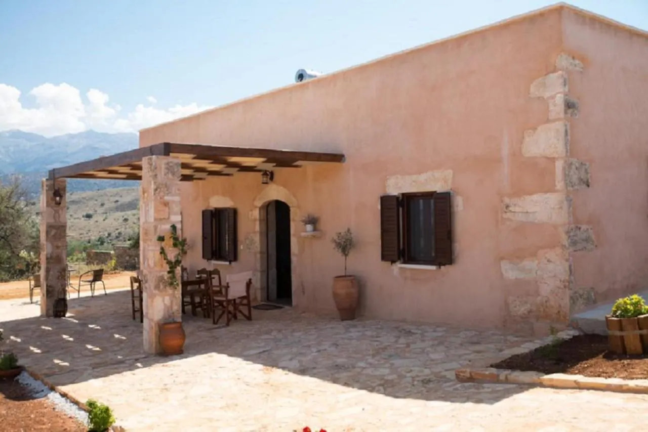 Iliopetra Villa location